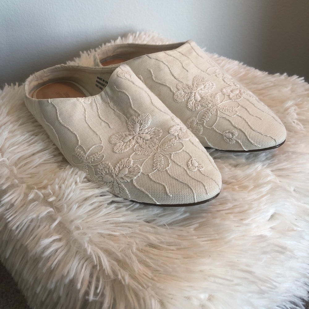 Urban Outfitters Slides